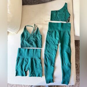 SET Active Sculptflex set of 4 (2x bottoms, 2x bras) in Size Small.